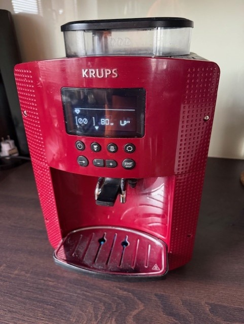 Nutná OPRAVA - Plnoautomatický kávovar KRUPS Essential red - 2