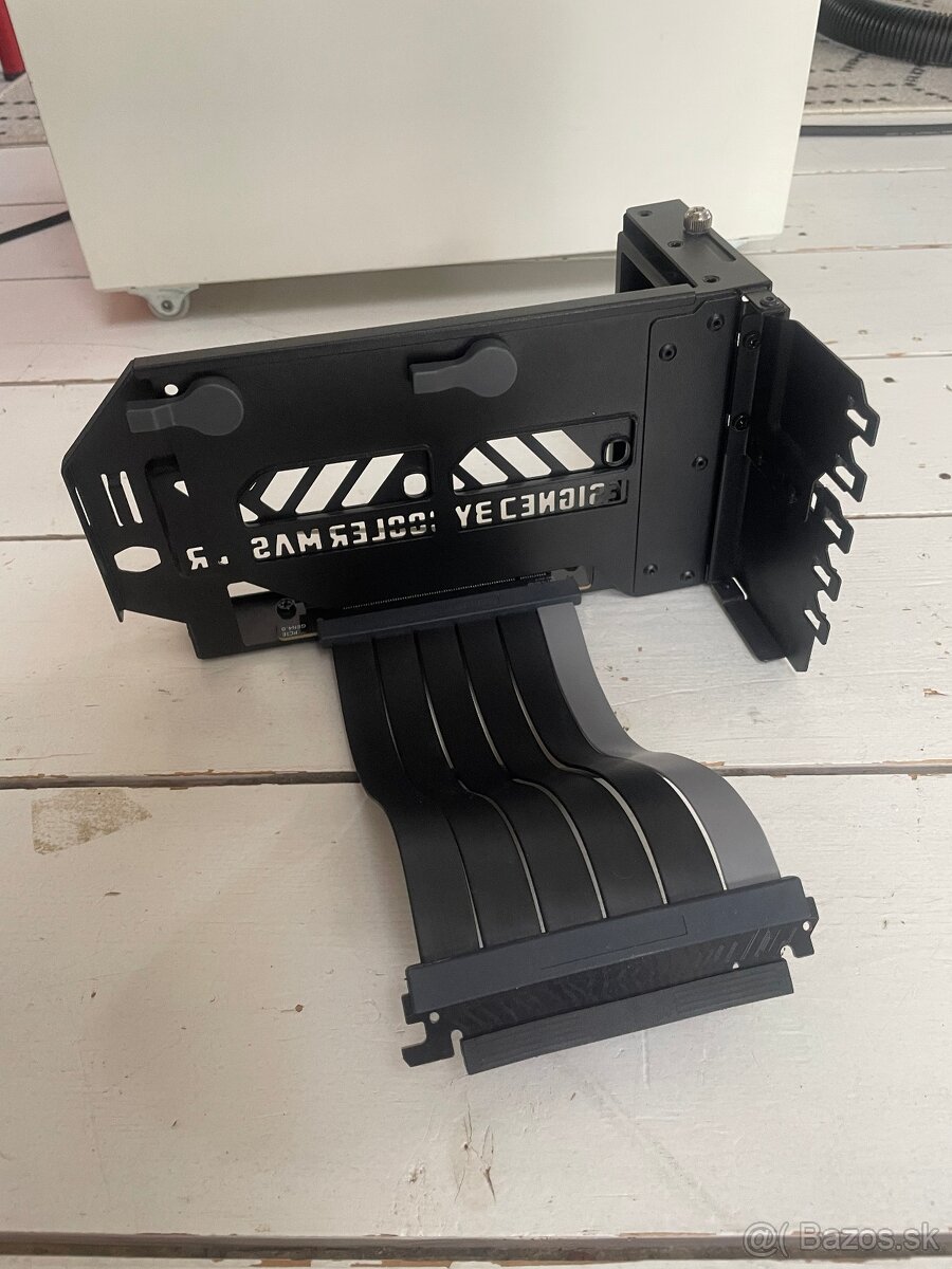 Cooler Master V3 vertical GPU mount - 2