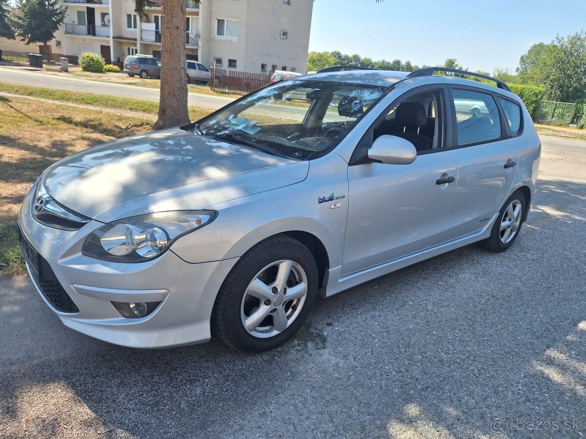 HYUNDAI i30 BENZÍN 1,4 KLÍMA - 2