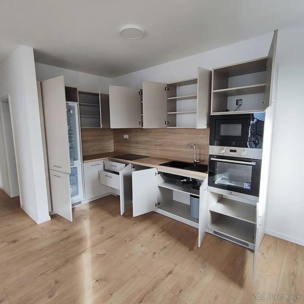 NOVÁ KUCHYNSKÁ LINKA +SPOTREBIČE ELEKTROLUX - 2