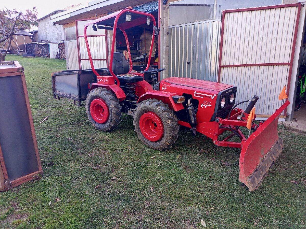 Malotraktor + príslušenstvo. - 2