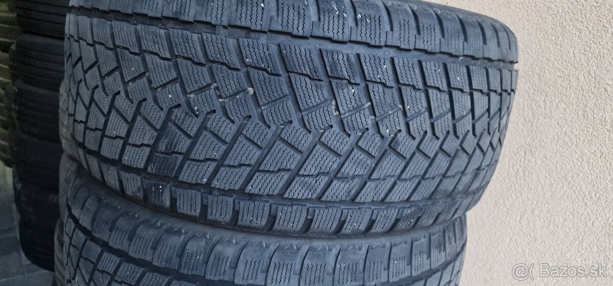 285/40 R21 - 2