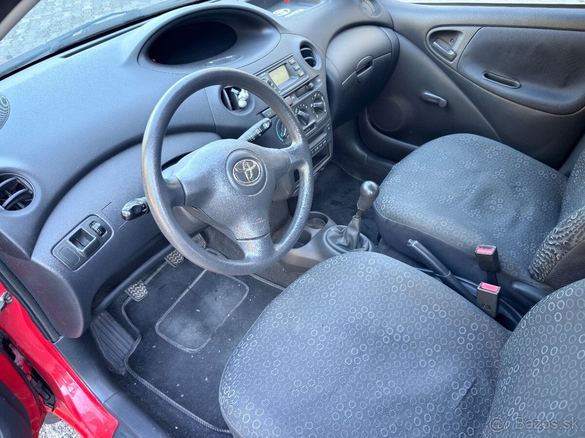Toyota Yaris 1.0 Benzín - 2