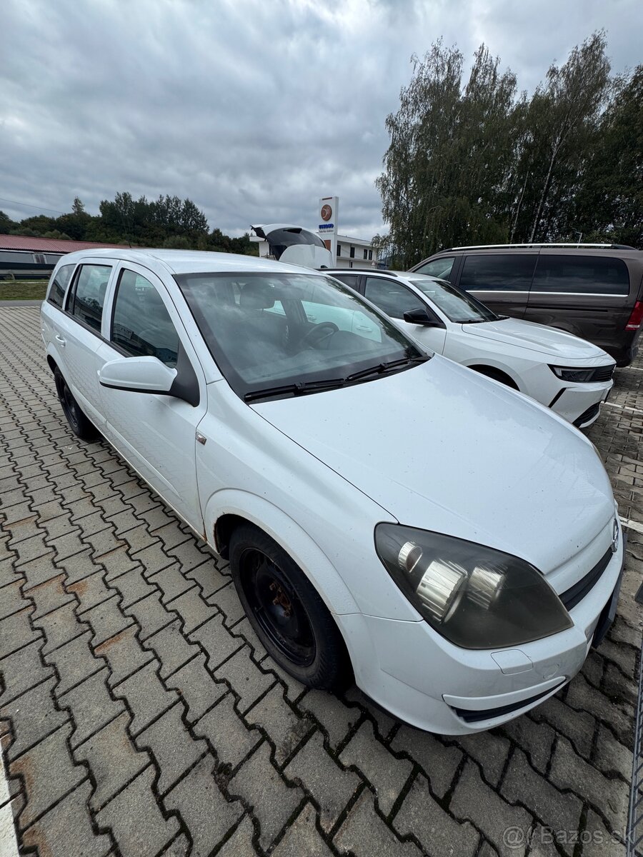 Opel Astra combi 2005 biela - 2