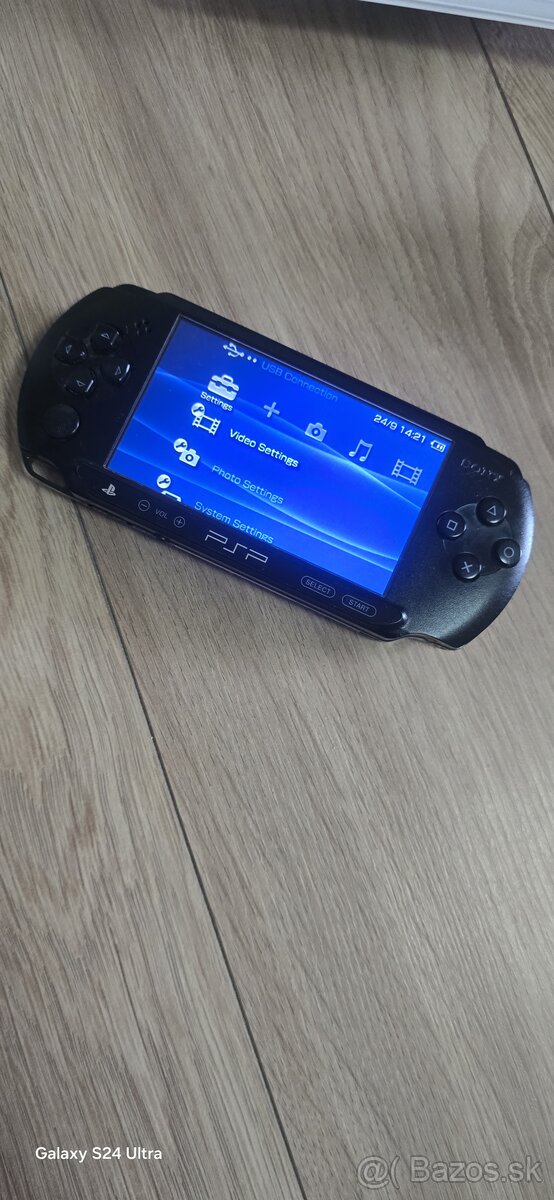 Sony PSP Street (E1004) + Originál nabíjačka + 4 hry - 2