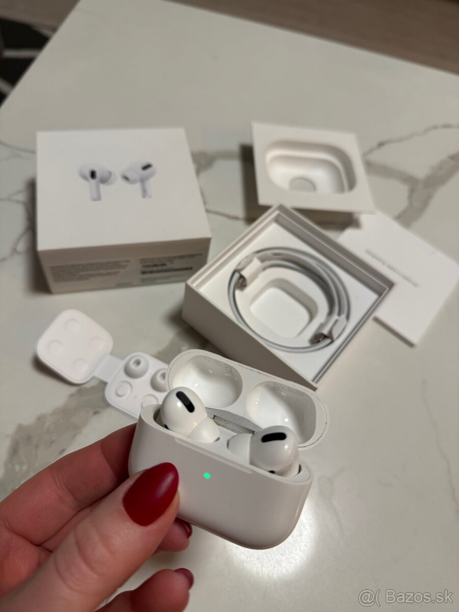 Apple AirPods Pro 1 - super stav - 2