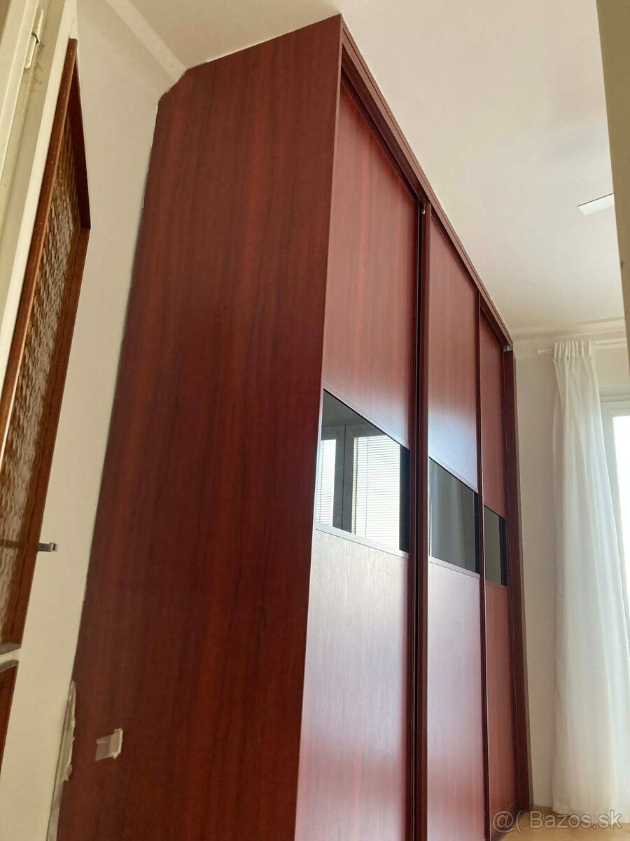 Šatníková skriňa - 2