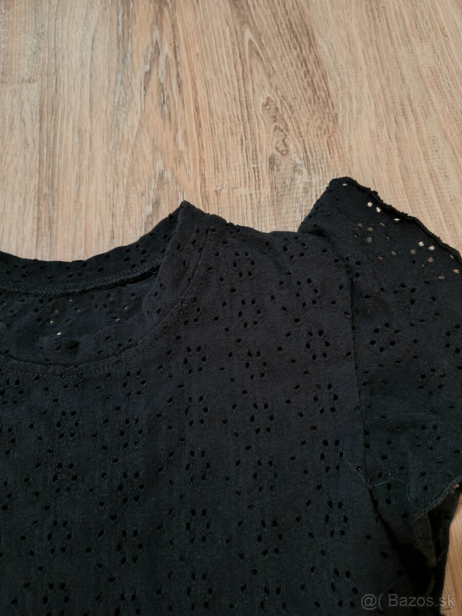 Predám saty a 2 x kraťasy velk. 140 - 2