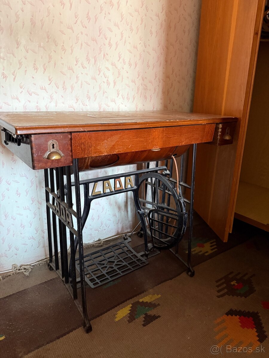 Šijací stroj Lada - 2