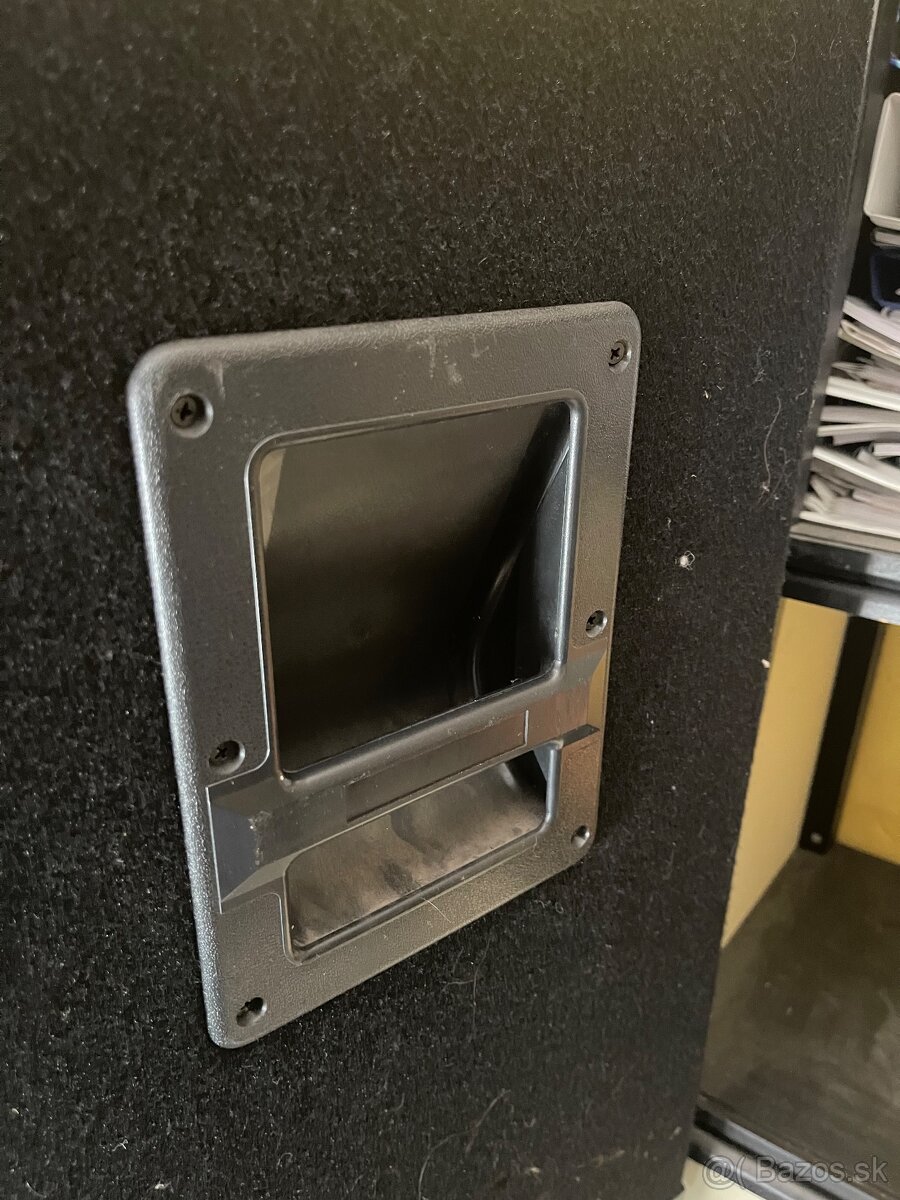 Reproduktory 250 W do PA systemu. - 2