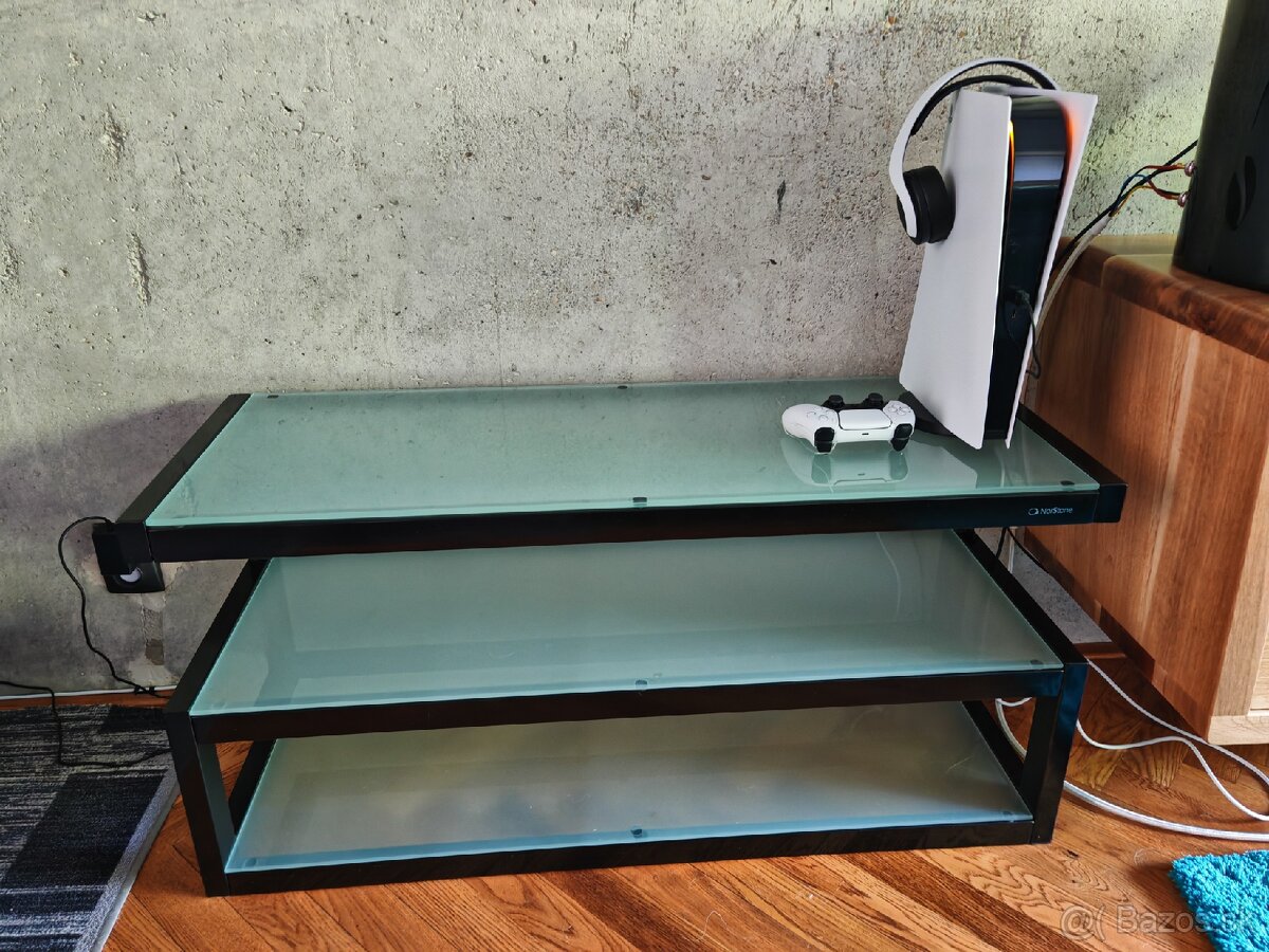 Hi-Fi stolík NorStone – sklo & kov
- 2