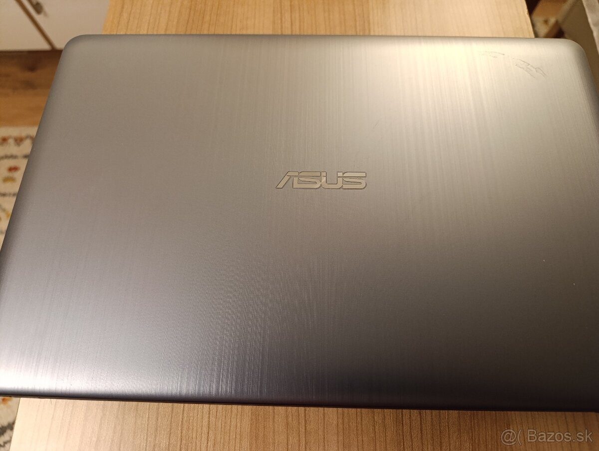 Notebook ASUS X540U na opravu - 2