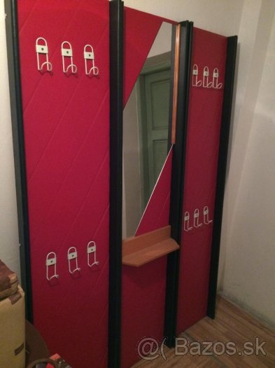 Predám vešiakovú stenu - 2