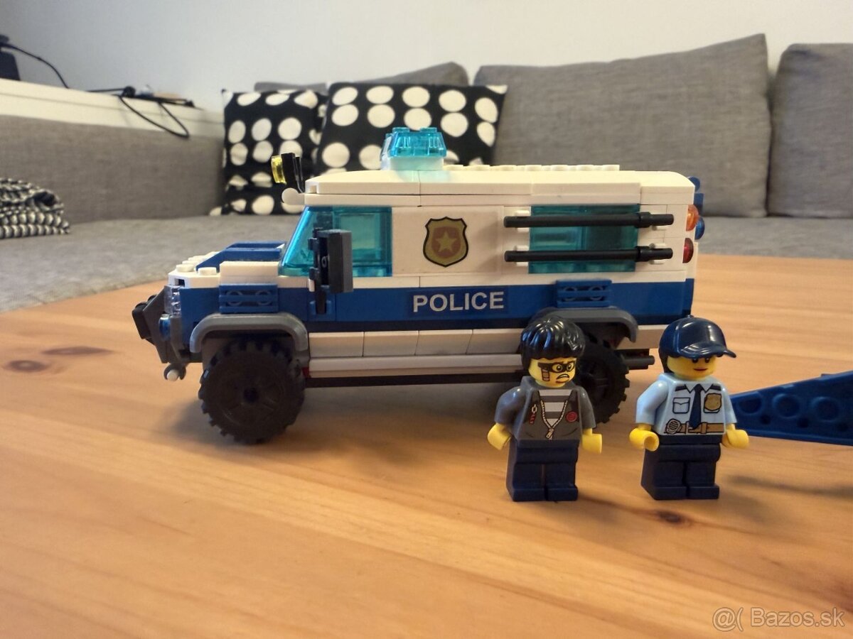 Policajné auto rogalo a Ironman - 2