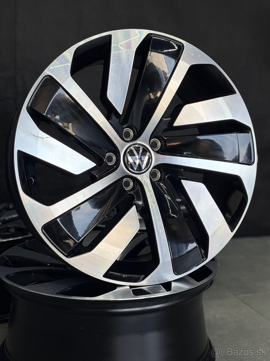 5x112 r19 8j et40 Arteon Montevideo - 2