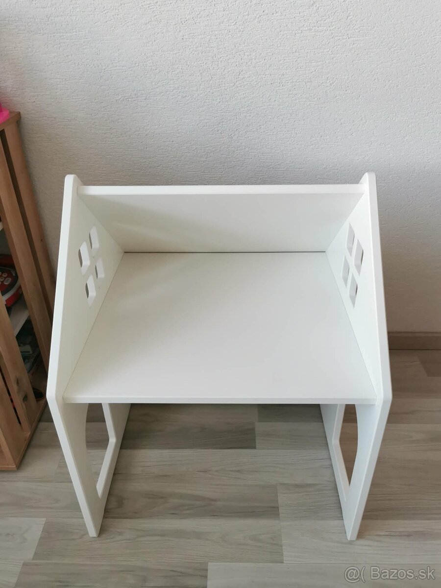 Detský písací stolík - domček - 2