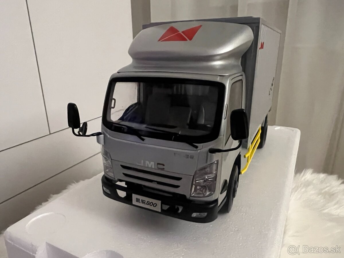 1:18 JMC N800 - Paudi - 2