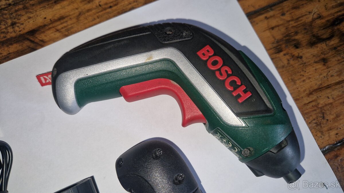 Bosch IXO + excentrický a uhlový nadstavec - 2
