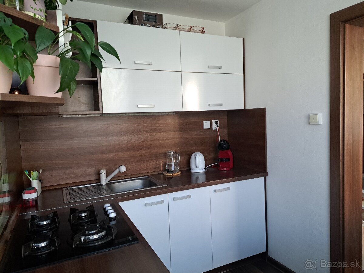 Prenajom 3 i. bytu - 2