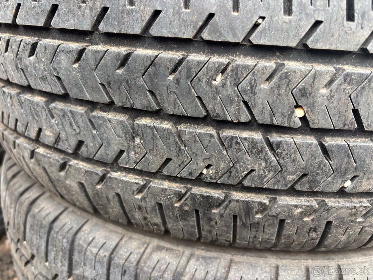 Letné pneu. 215/60R17C - 2