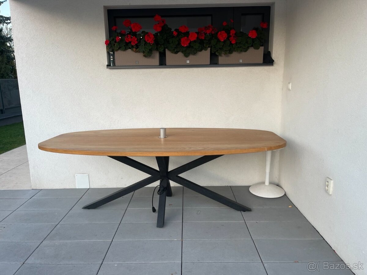 Masivny stol - 2
