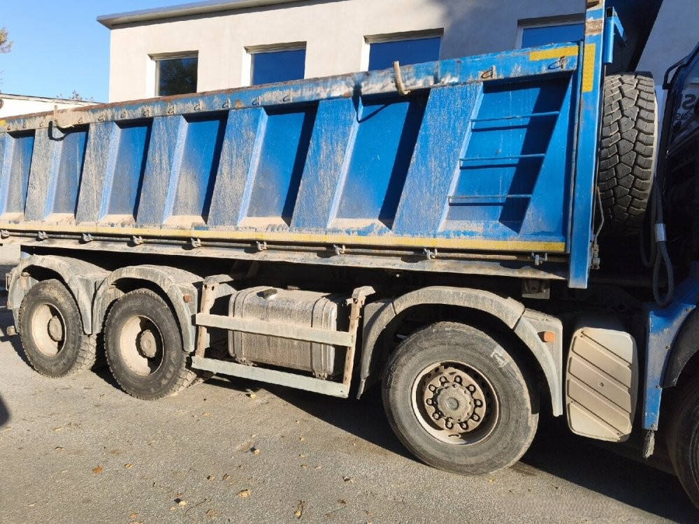 2006 sklápěč 8x6 bordmatik MAN TGA 41.480 zánovní pneu - 2