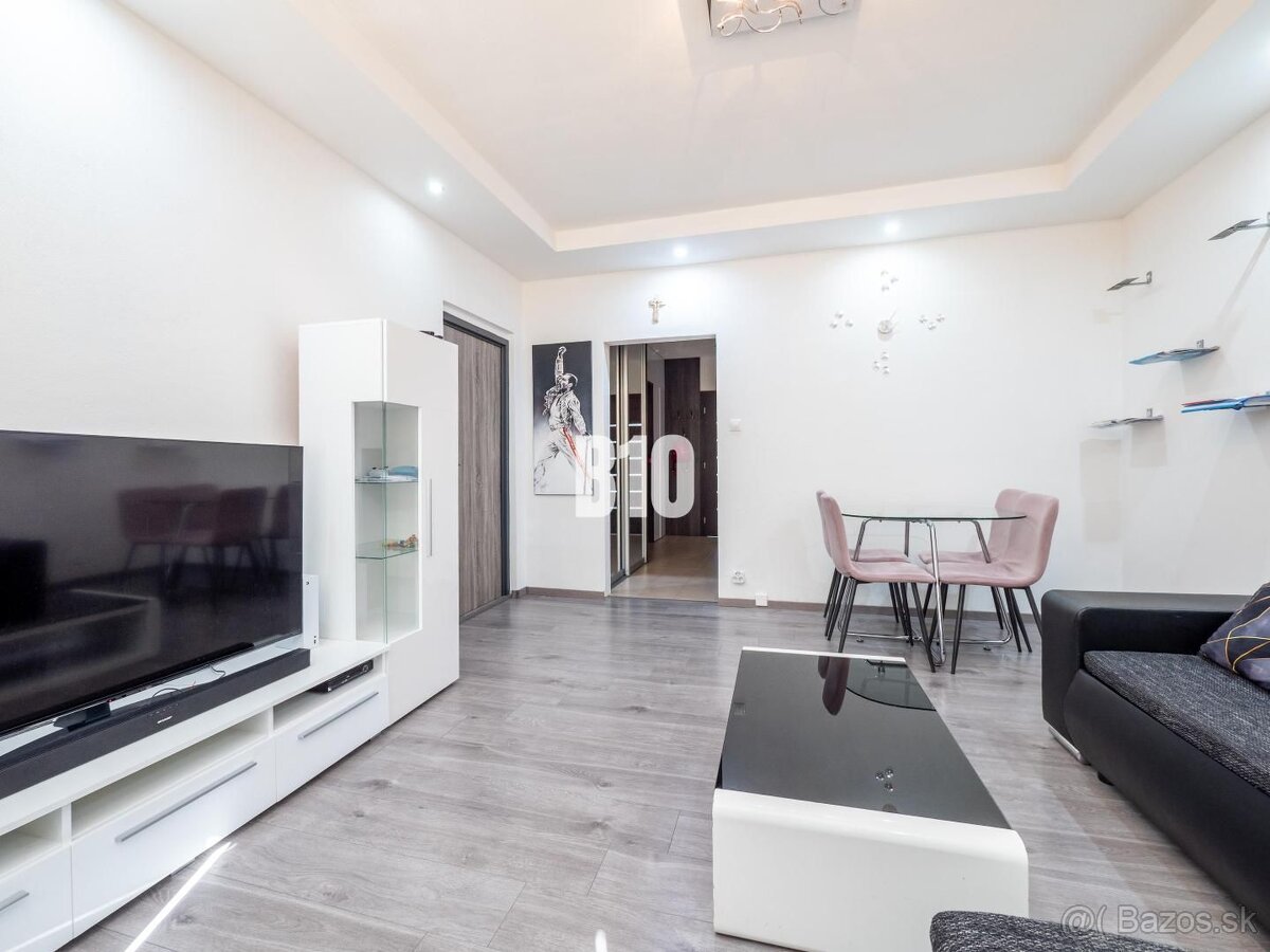 REZERVOVANÉ 2 a pol izbový byt s loggiou - zariadený - 61 m2 - 2