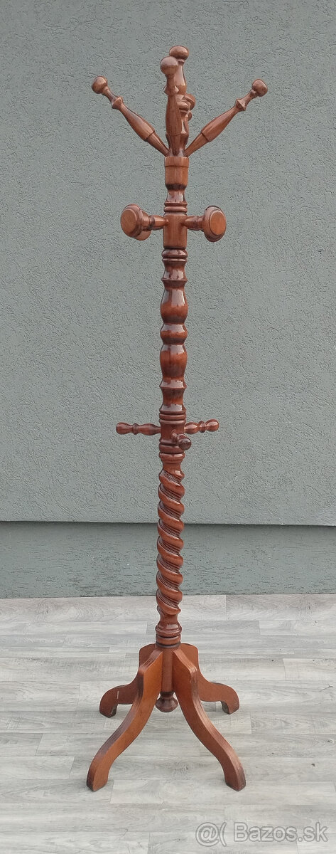 Vešiak drevený vintage. - 2