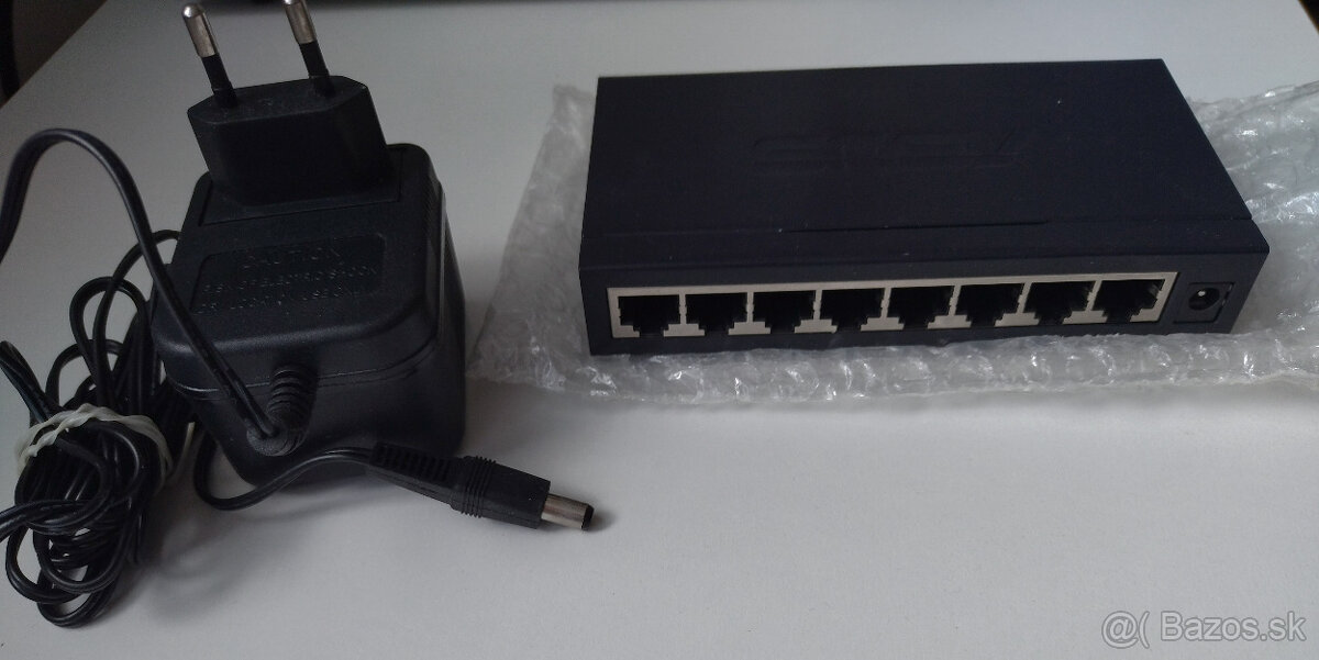 Predám 8 portový switch - 2