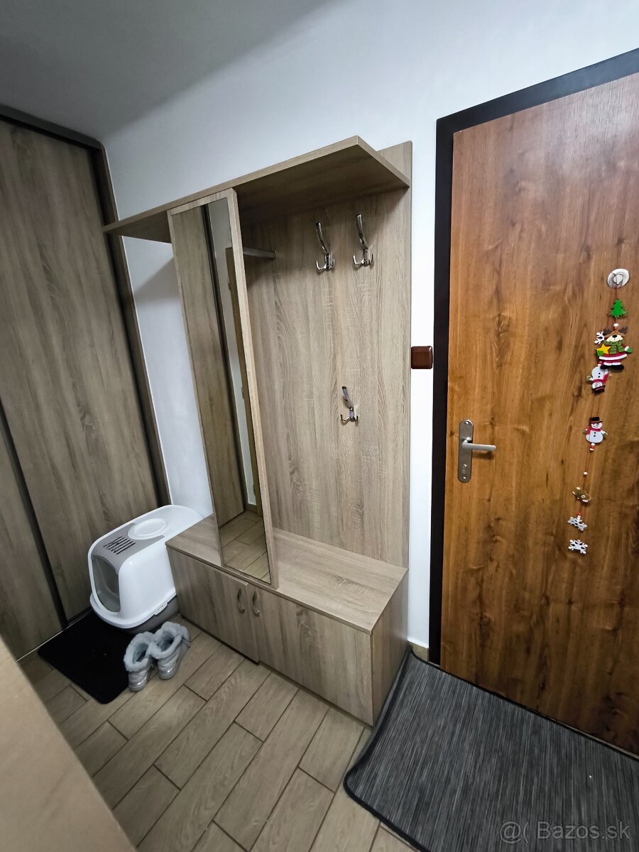 Vešiaková stena - 2