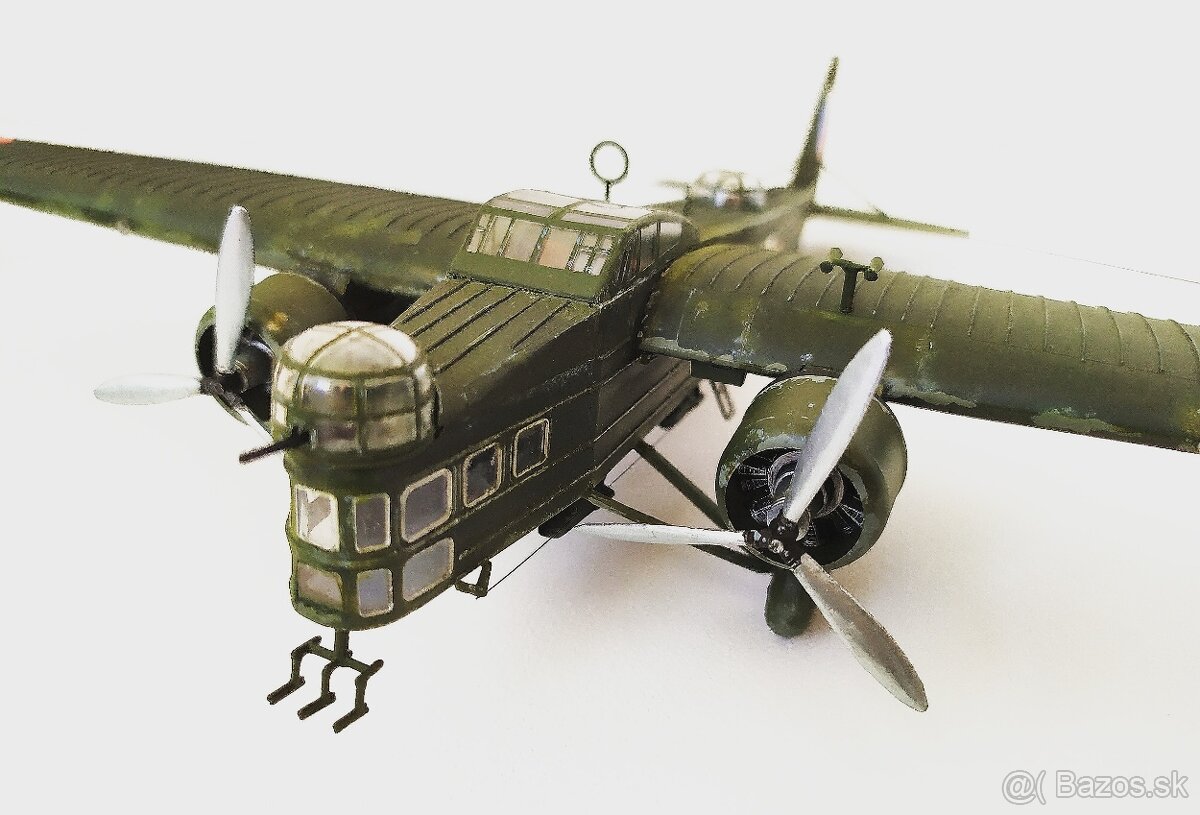 Predám AERO MB-200, plastikový model, mierka 1/72 - 2