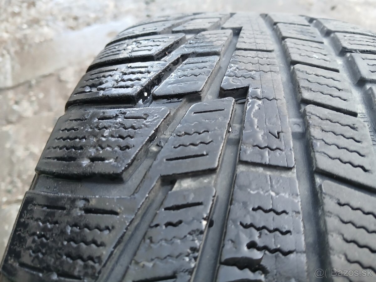 Plechace a Nokian pneu205/55/16 - 2