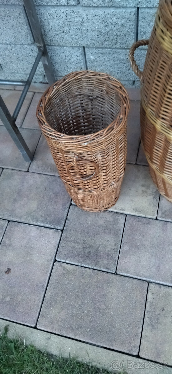 Predám pletený kôš na prádlo a dáždniky - 2