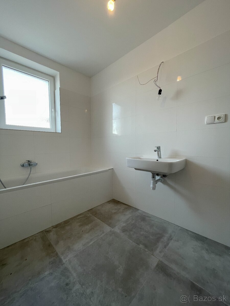 Veľkometrážny 2 izb. byt s parkovacím státím - 2