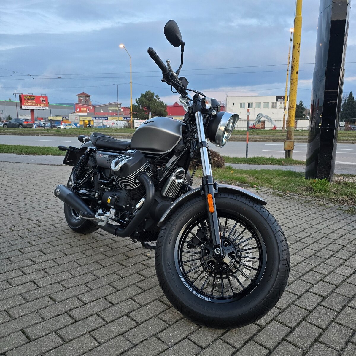 MotoGuzzi V9 Bobber 2018 výfuky Zard + doplnky + tlmiče YSS - 2