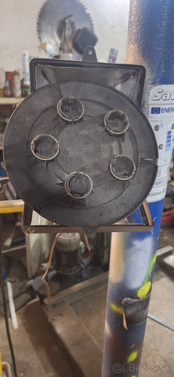 Predám originál puklice opel vivaro - 2