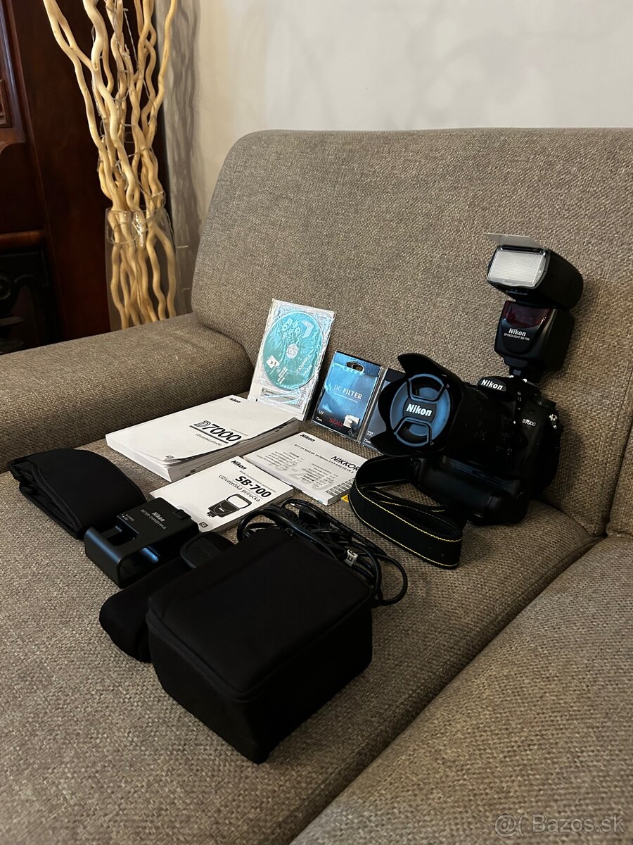 Nikon D7000 s bleskom Nikon SB-700 a príslušenstvom - 2