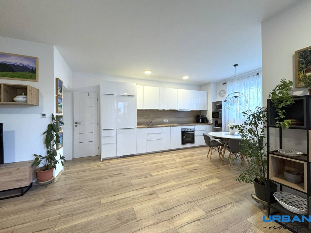 Na predaj 3i byt v RD, záhrada, vírivka, 2x parking v Šamorí - 2