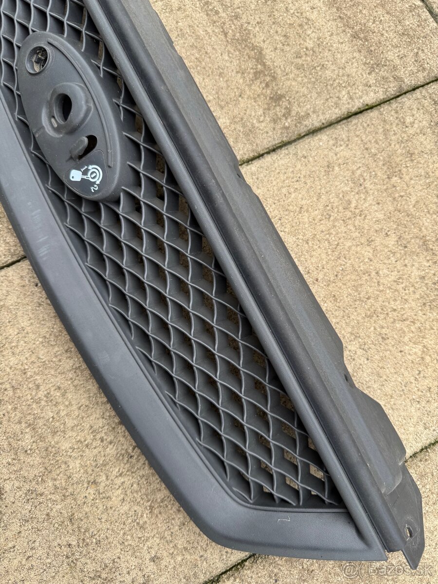 Ford Focus mk2 predná maska - 2