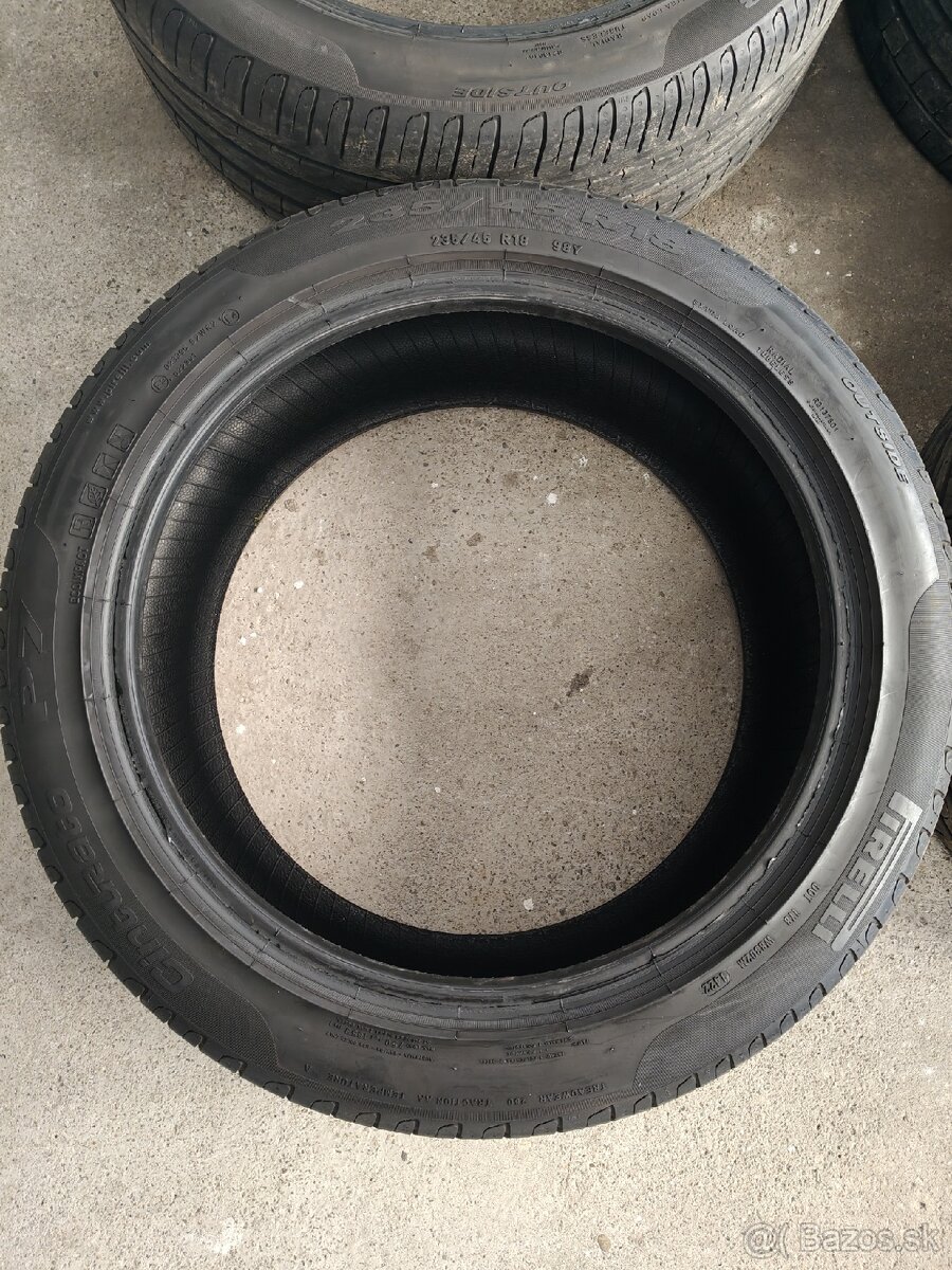 Pirelli Cinturato P7 235/45 R18 - 2