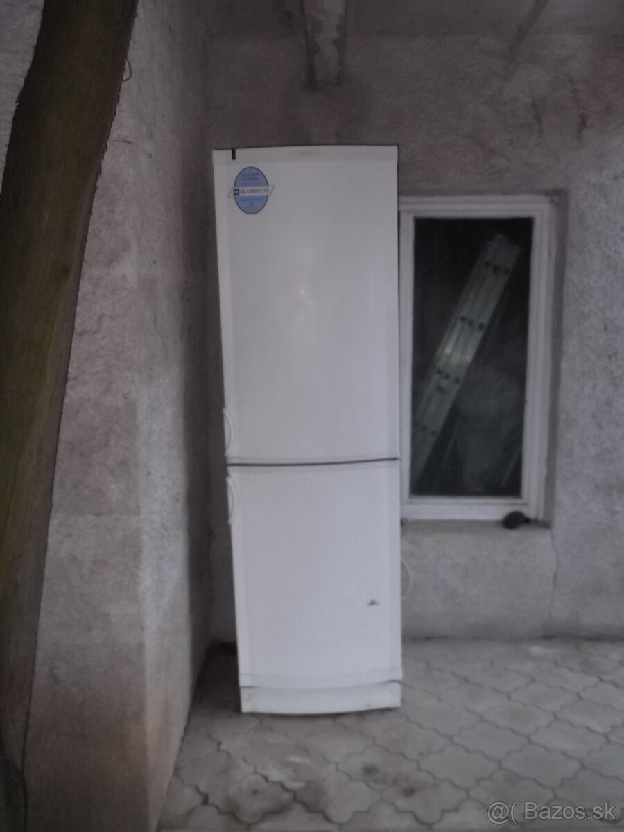 Chladnička s mrazničkou - 2
