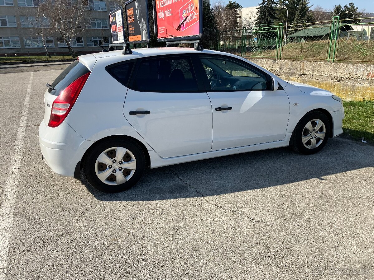 Hyundai i30 1,4 benzín 80kw, r.v. 2011 - 2
