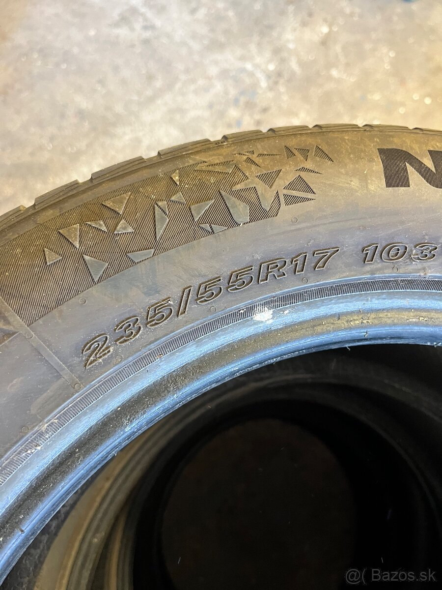 Nexen 235/55R17 - 2
