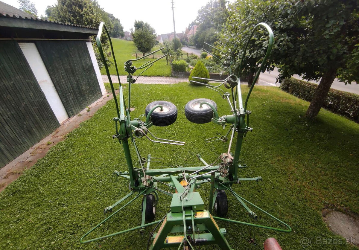 obraceč sena stoll z 550 d v suprovnim stavu - 2