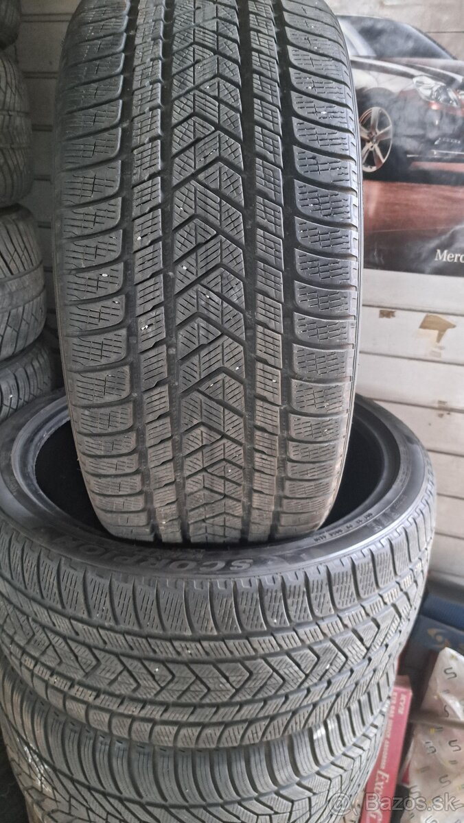 275/35 r22 - 2
