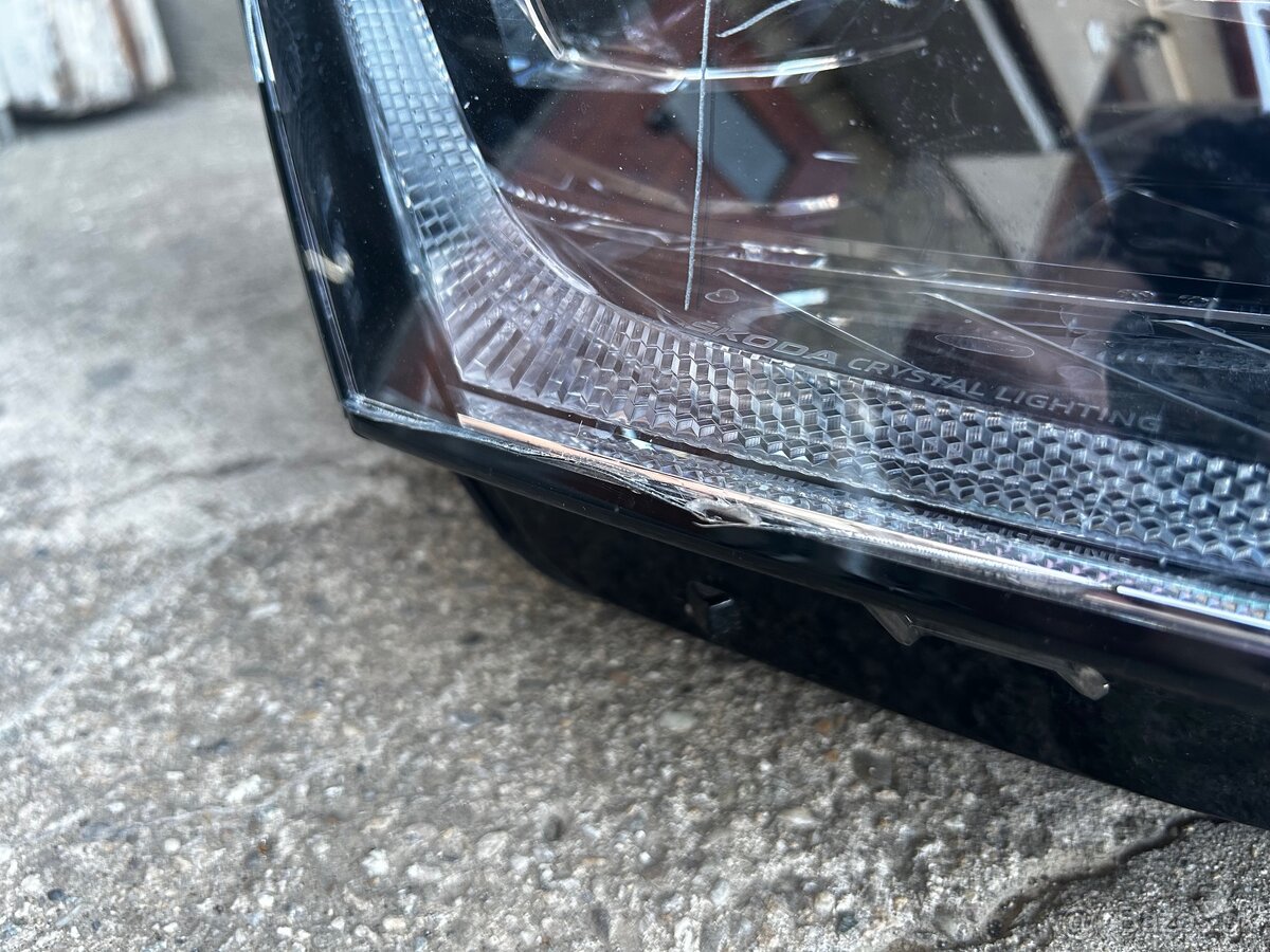 ✅ Škoda Octavia 4 pravé svetlo - 2