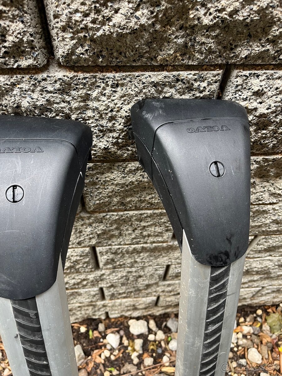 Predám strešné nosiče Volvo (originál) - 2