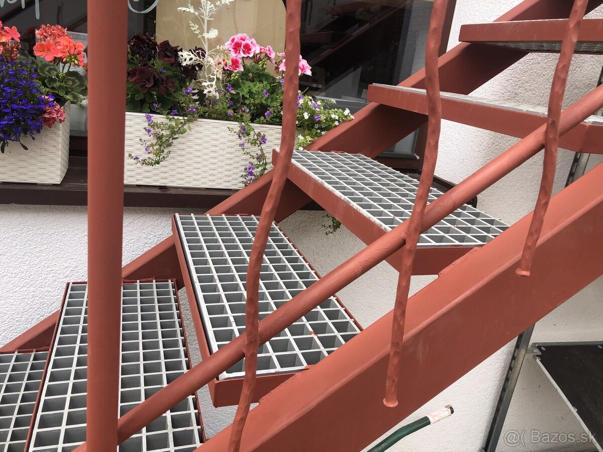 MOLO A KOMPOZITNE ROSTY NA SCHODY - 2