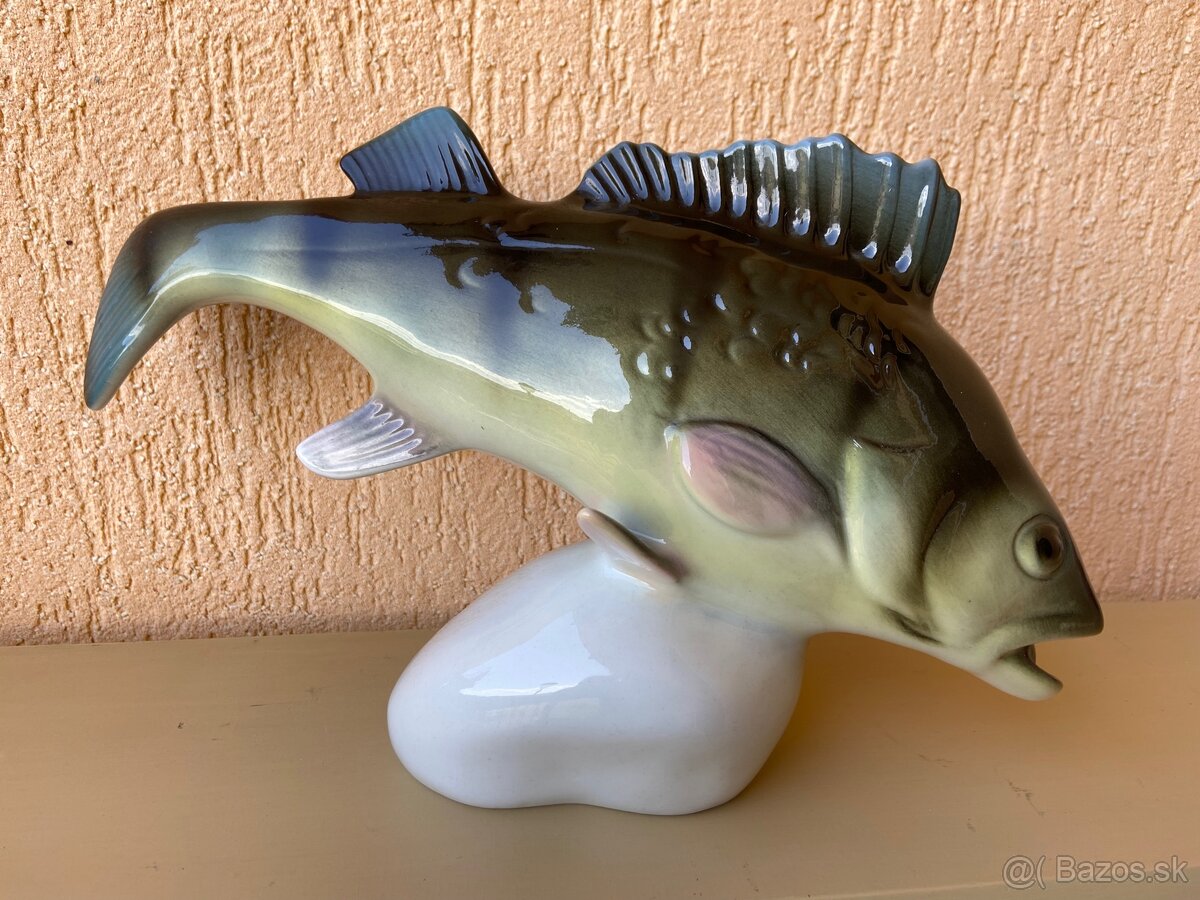 Royal Dux Bohemia. Porcelánová soška ryba. - 2