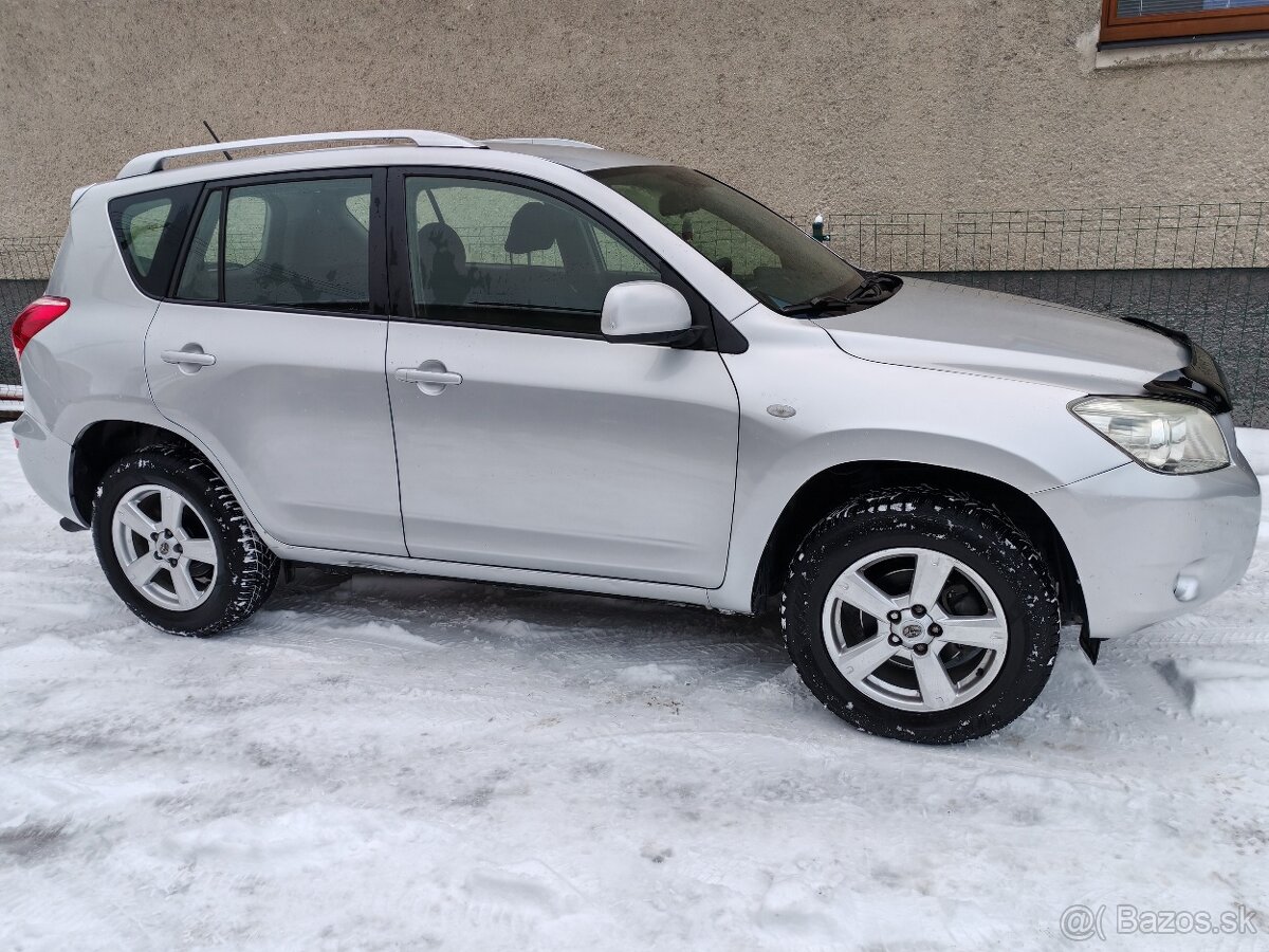 Rav4 2,2 100kw Taliansko - 2